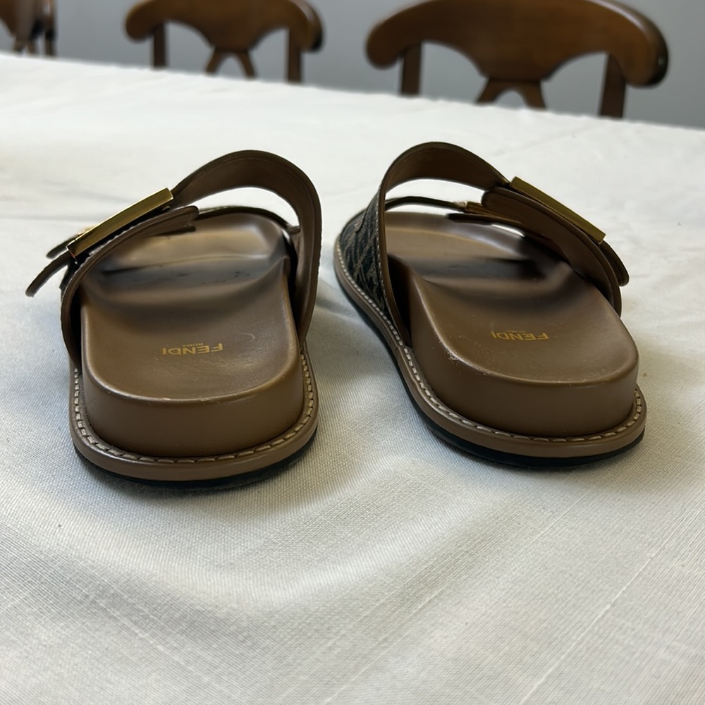 FENDI flat sandals - Picture 4 of 9